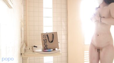 【精品TP】外站盗摄流出 海边更衣间隐藏摄像头多角度偷窥来换泳衣的极品美女